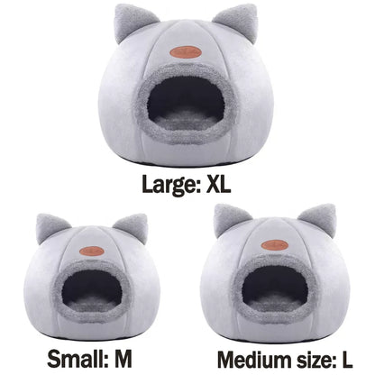 Cozy winter cat bed featuring sound insulation, perfect for a warm and peaceful sleep.